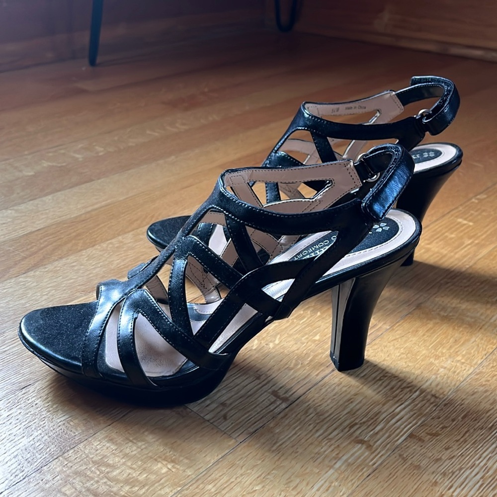 Naturalizer strappy black leather heels size 5.5